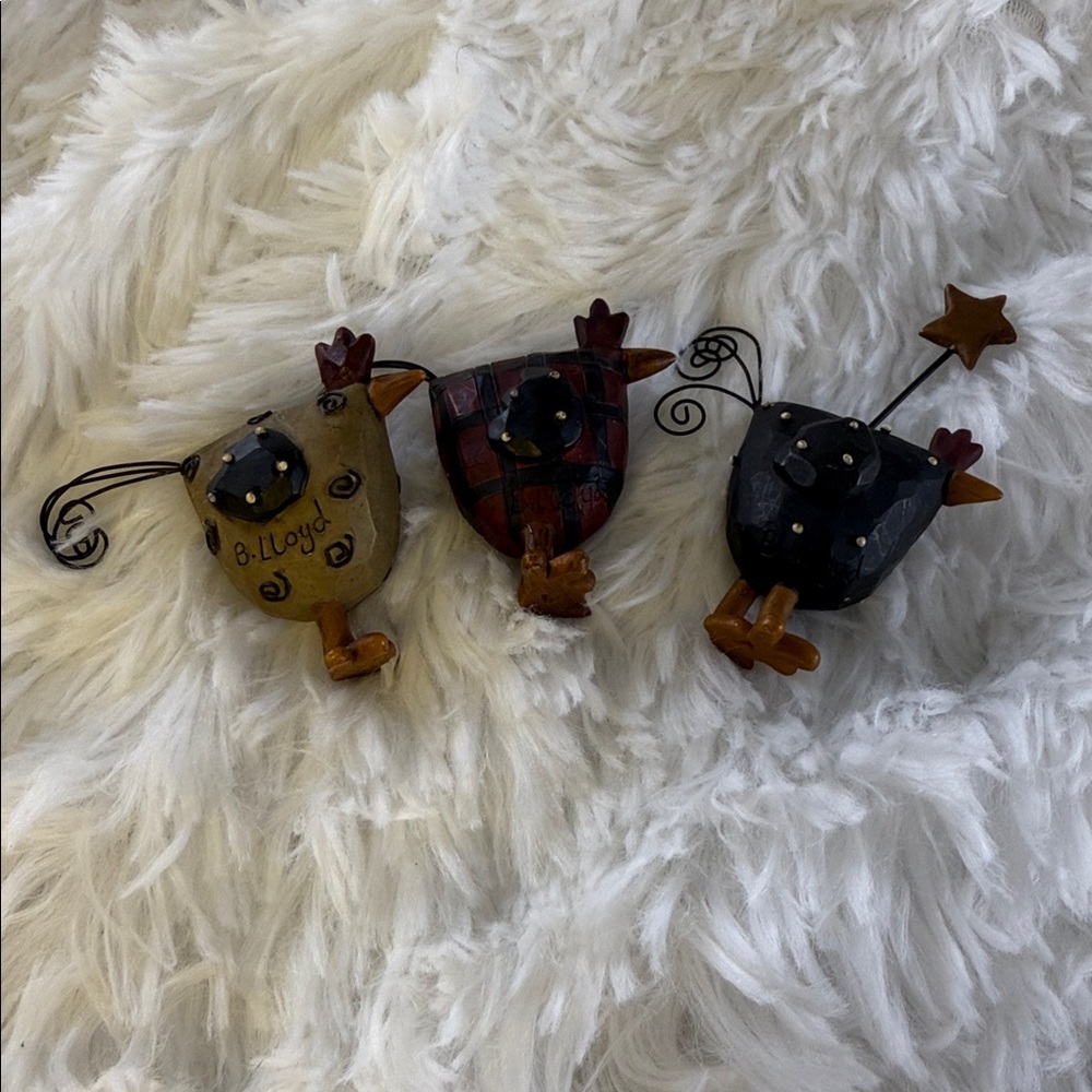 Set of Three Rustic Chicken Figurines T30 - Picture 6 of 6
